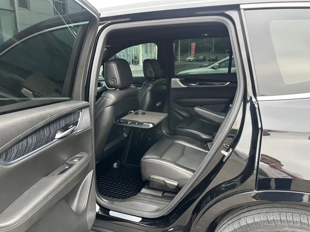 Cadillac XT6 2022 — фото 12