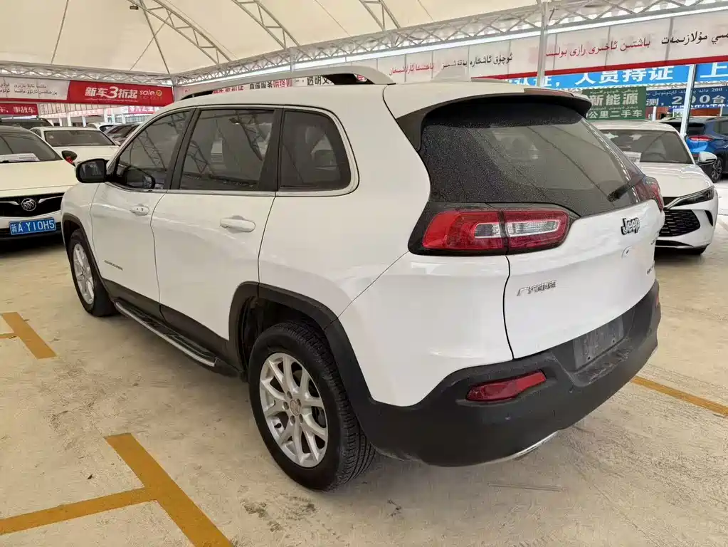 Jeep Cherokee 2018 — фото 7