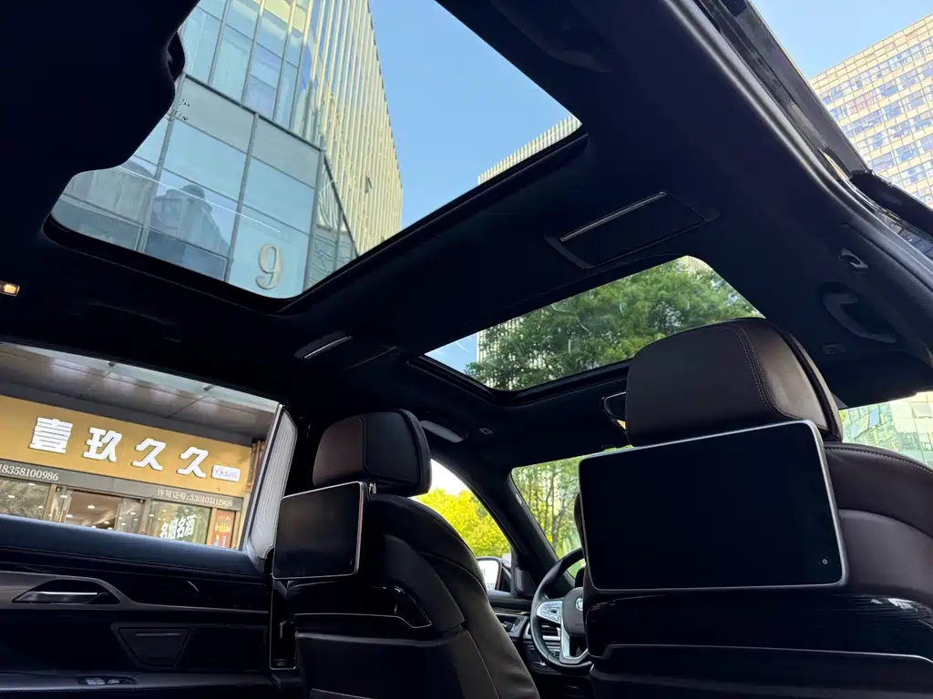 BMW 7 Series 2018 — фото 16