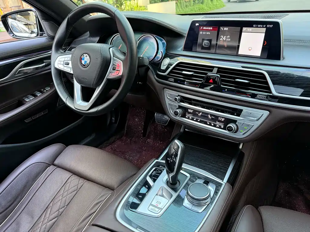 BMW 7 Series 2018 — фото 12