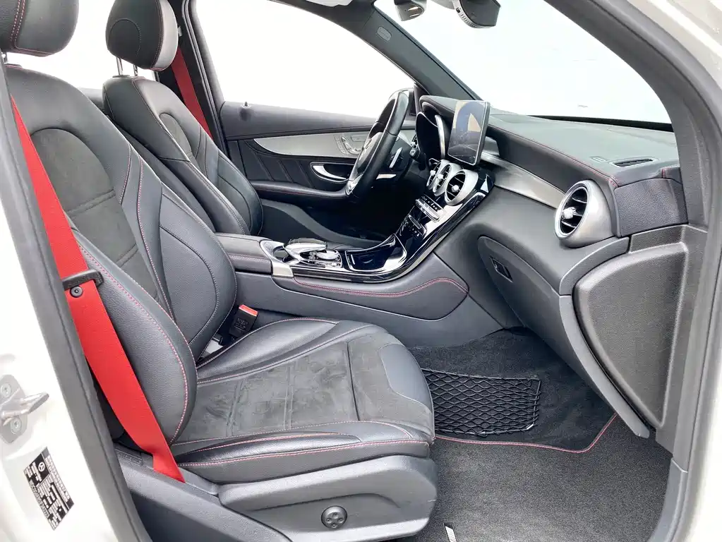 Mercedes-Benz GLC AMG 2018 — фото 16