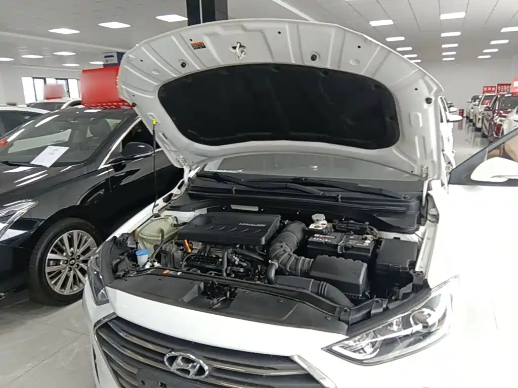 Hyundai Elantra 2018 — фото 20