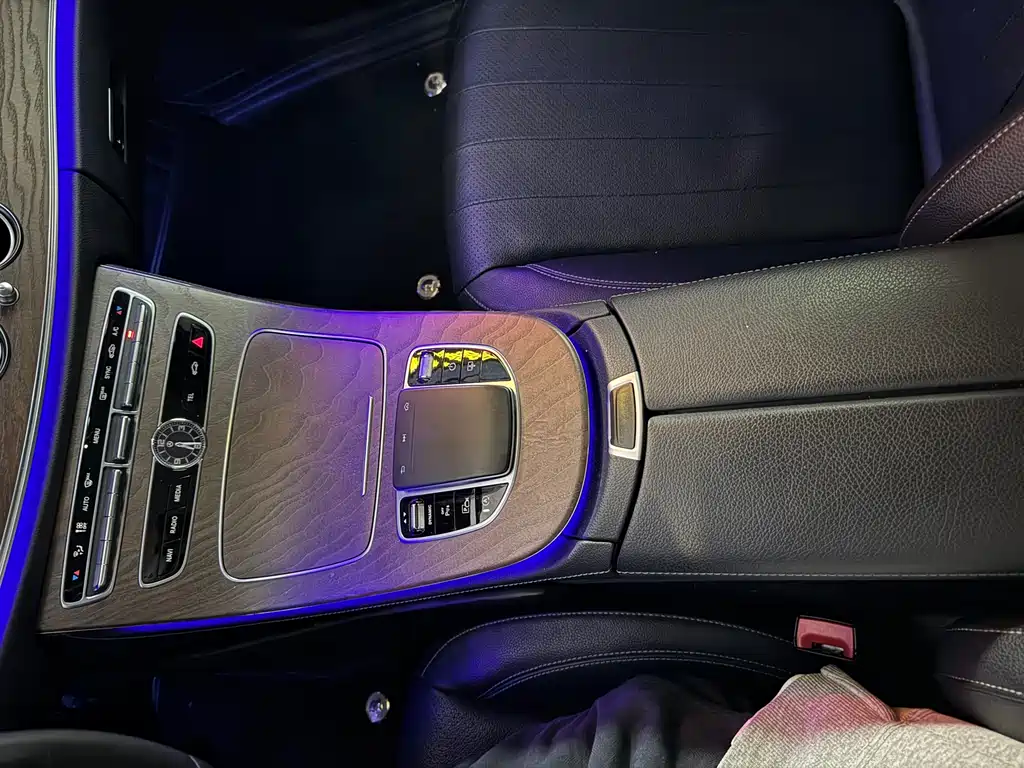 Mercedes-Benz E-Class 2020 — фото 16