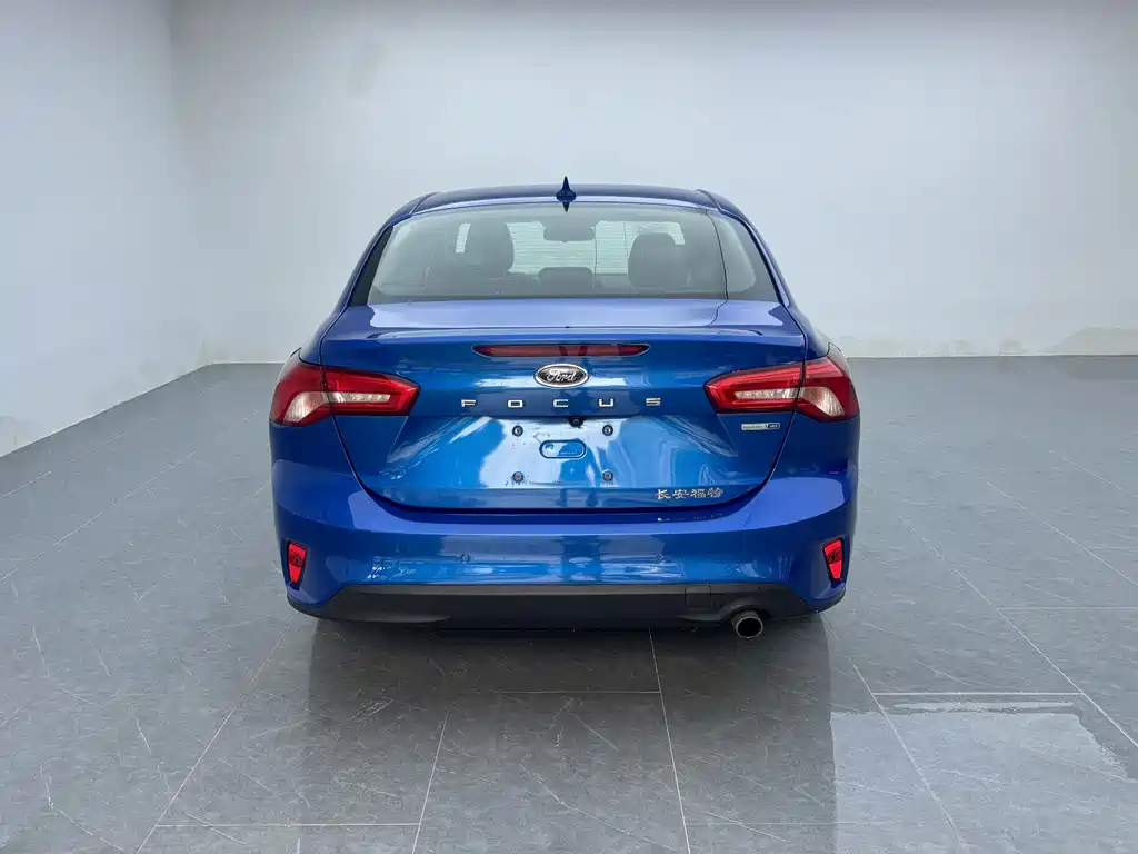 Ford Focus 2018 — фото 10