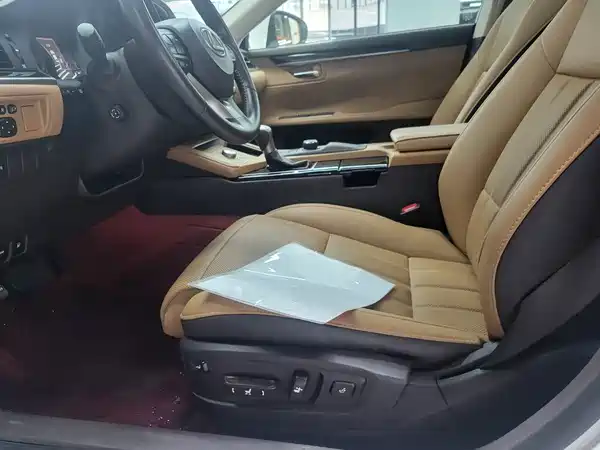 Lexus ES 2018