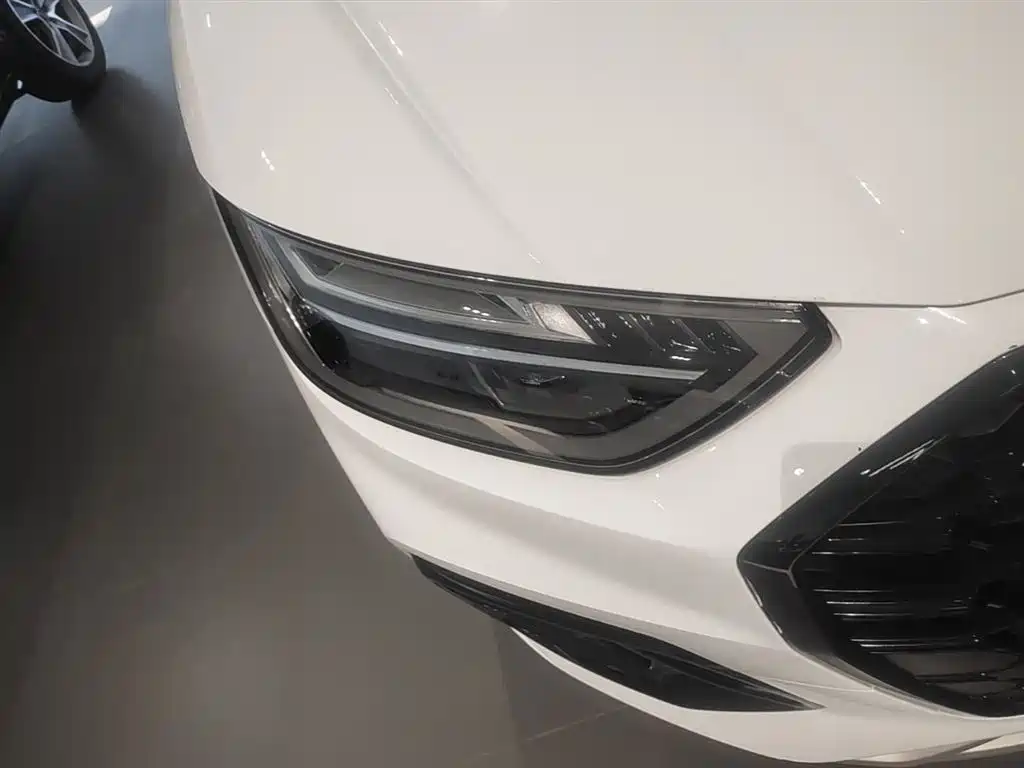 Audi Q5L 2023 — фото 13