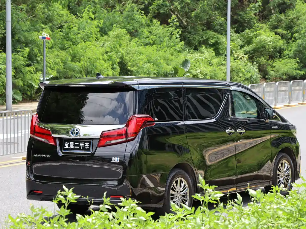 Toyota Alphard 2022 — фото 6