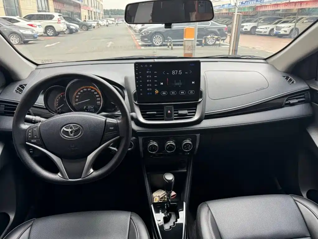 Toyota Yaris L 2022