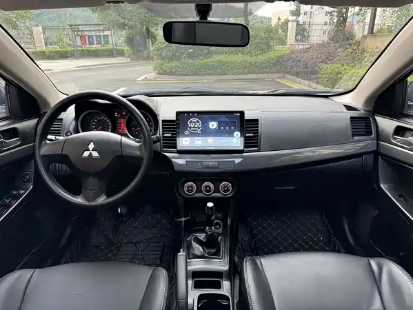 Mitsubishi Lancer EX 2012