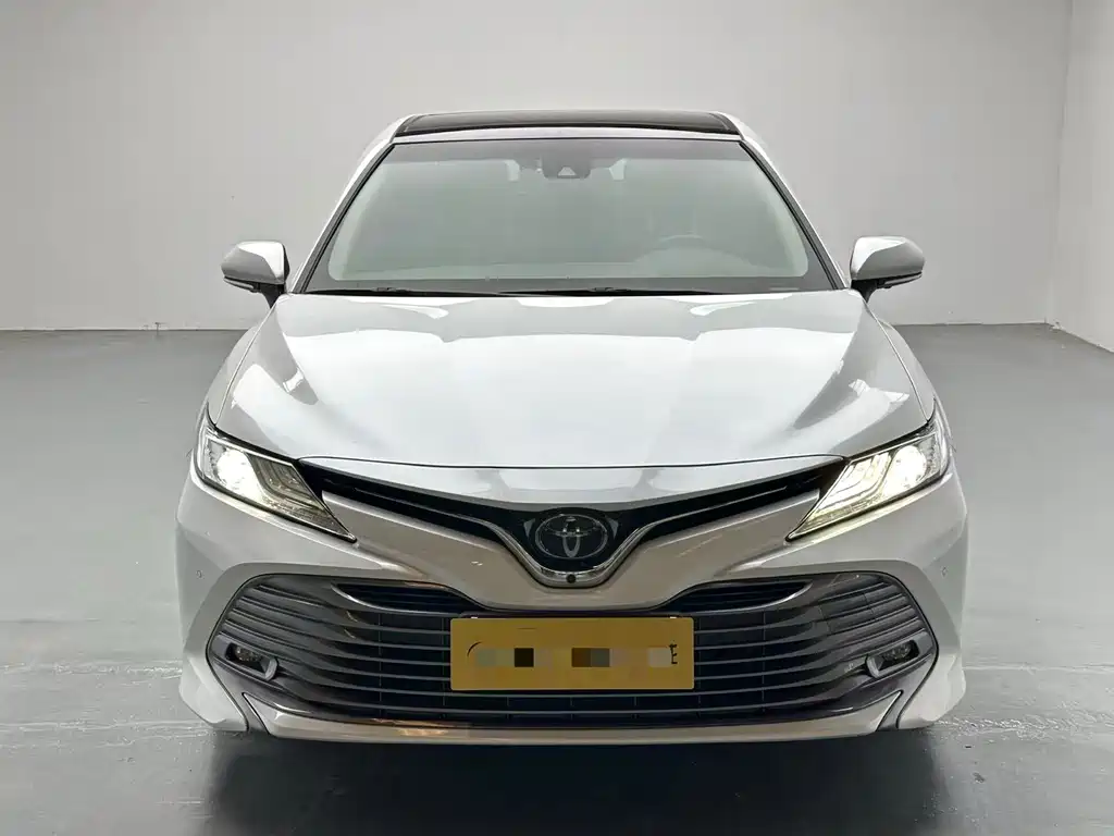 Toyota Camry 2018 — фото 2