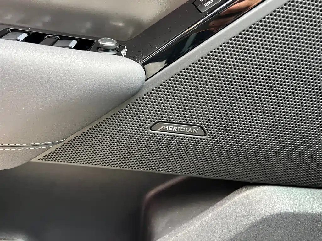 Land Rover Velar 2021 — фото 15