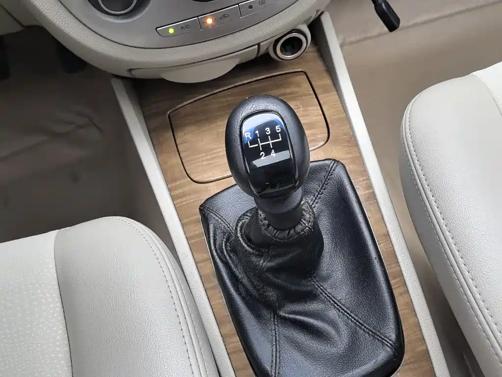 Buick Excelle 2016 — фото 13