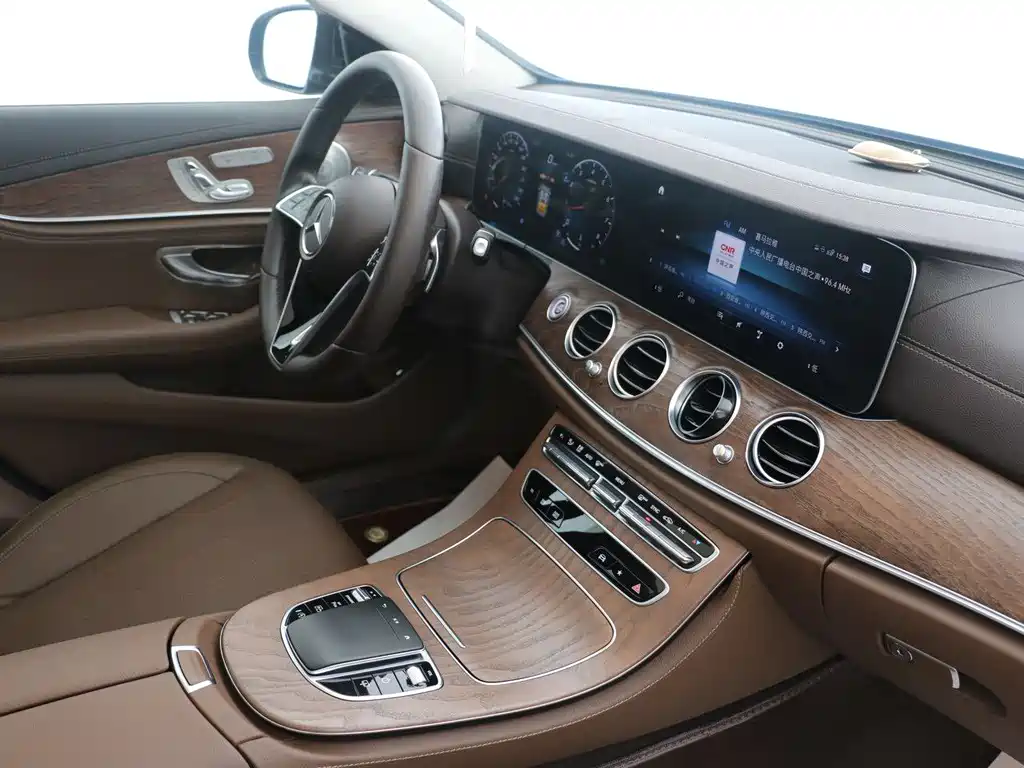 Mercedes-Benz E-Class 2022 — фото 12