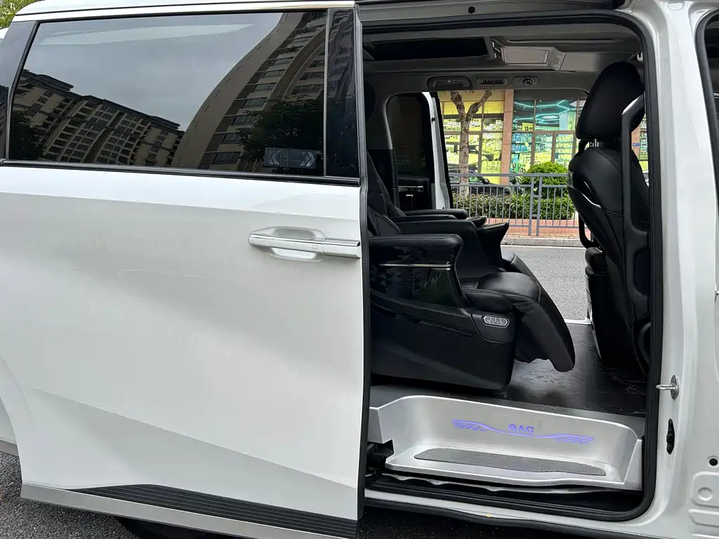 GAC Motor Trumpchi M8 2023 — фото 17