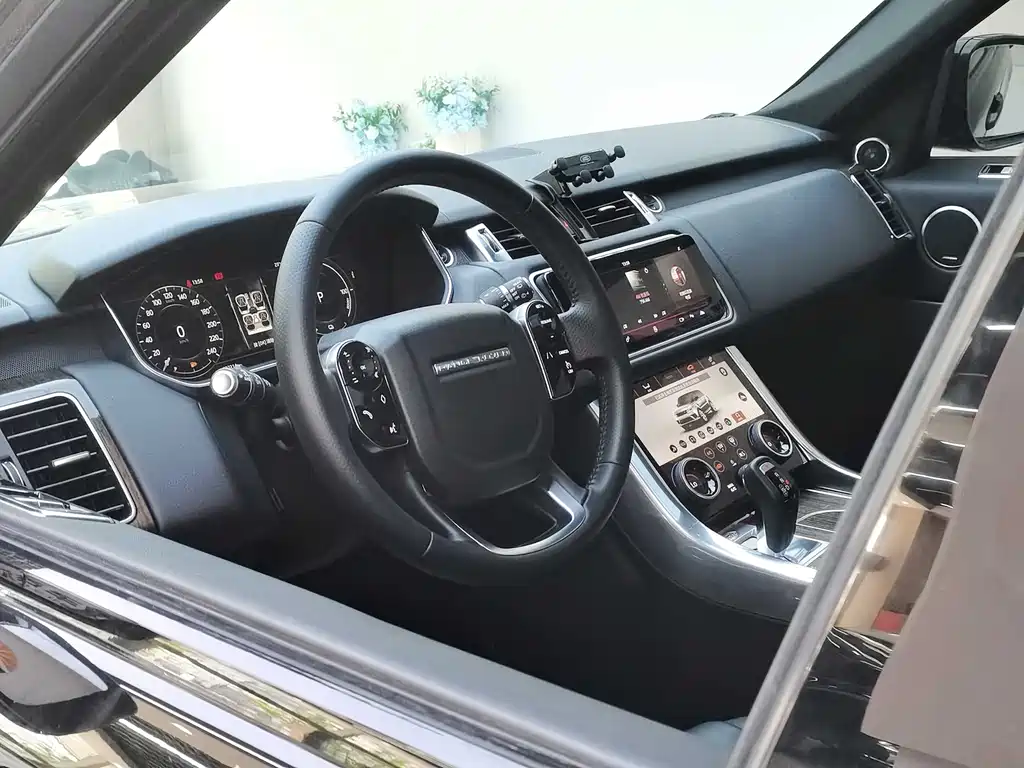 Land Rover Range Rover Sport New Energy 2019 — фото 9