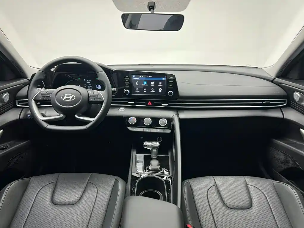 Hyundai Elantra 2025 — фото 18
