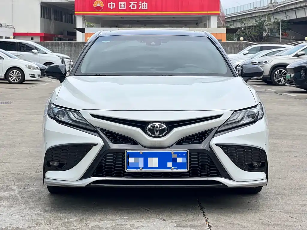 Toyota Camry 2022 — фото 2