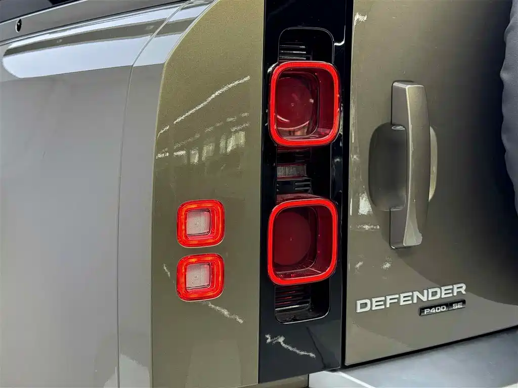 Land Rover Defender 2020 — фото 10