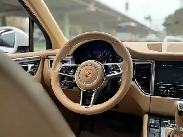 Porsche Macan 2015 — фото 11