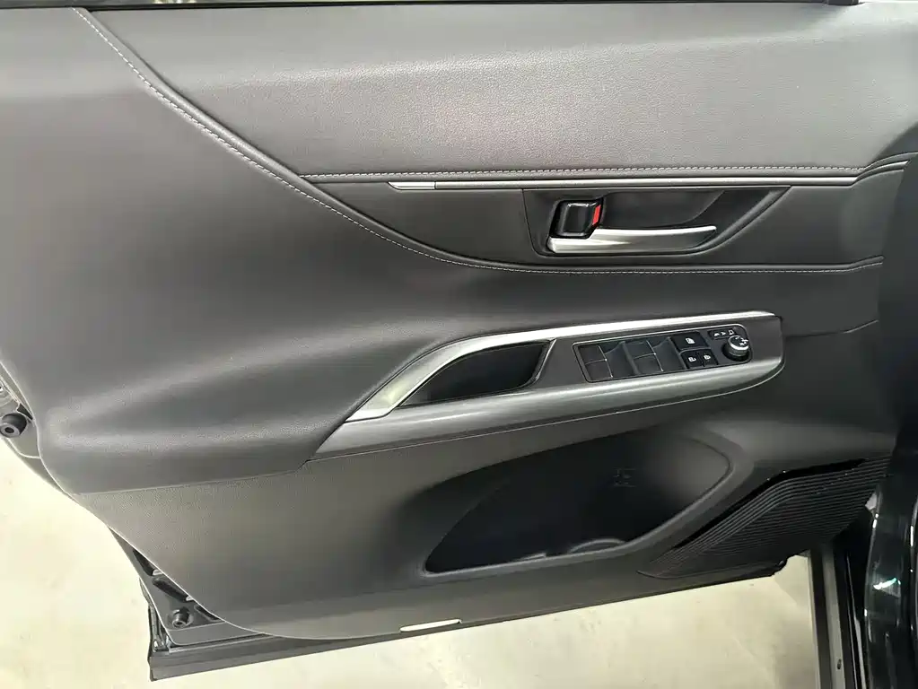 Toyota Venza 2023 — фото 13