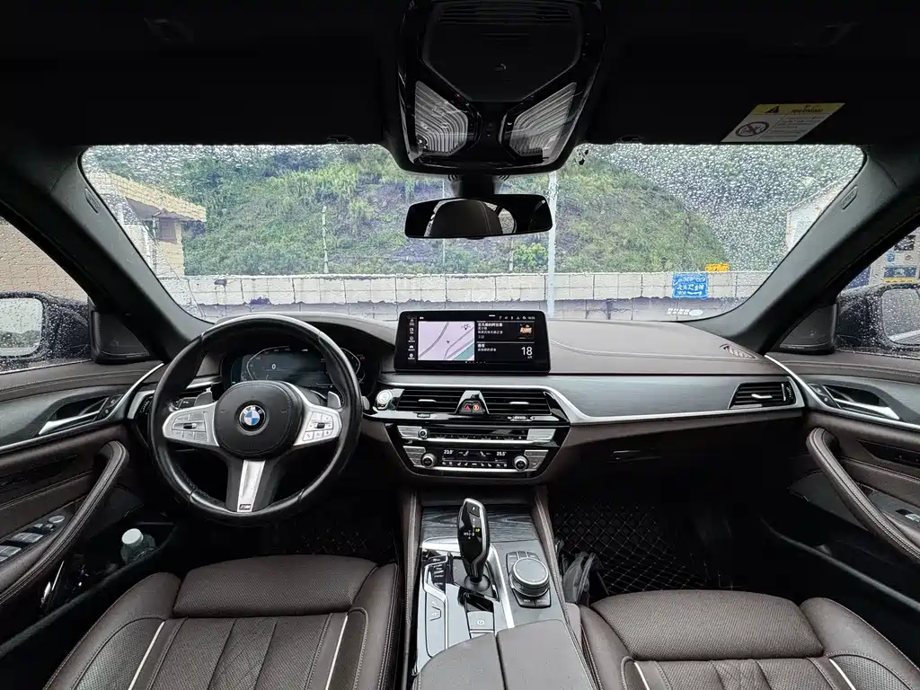 BMW 5 Series 2023 — фото 10