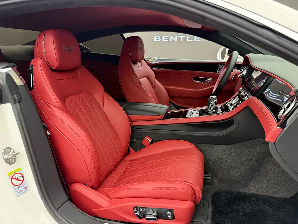 Bentley Continental 2024 — фото 15
