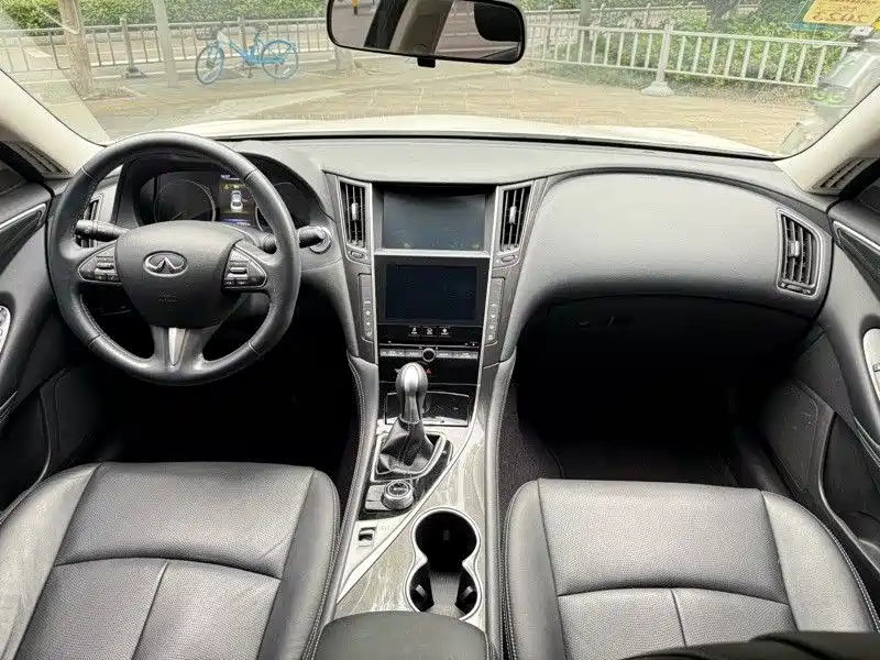Infiniti Q50 2015