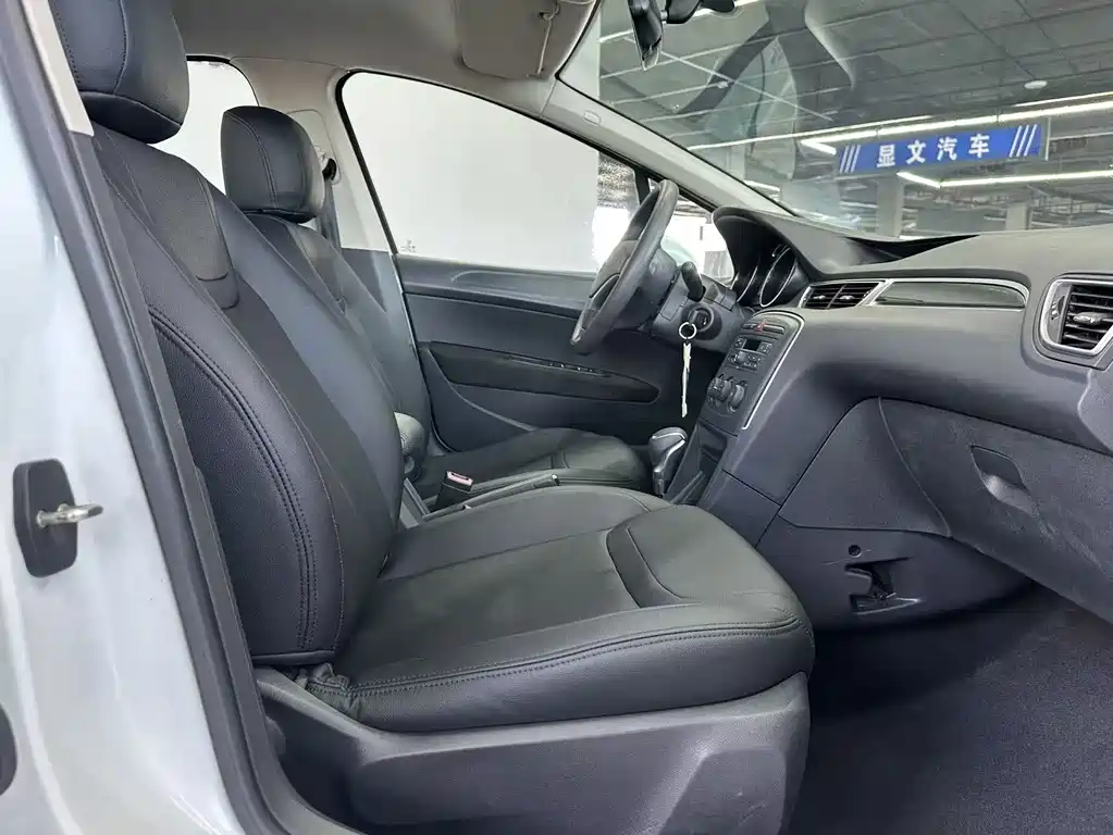 Peugeot 308 2015 — фото 12