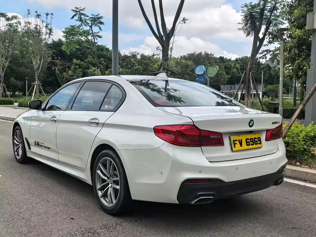 BMW 5 Series 2018 — фото 9