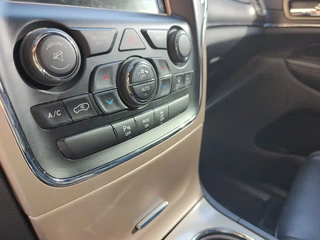 Jeep Grand Cherokee 2015 — фото 12