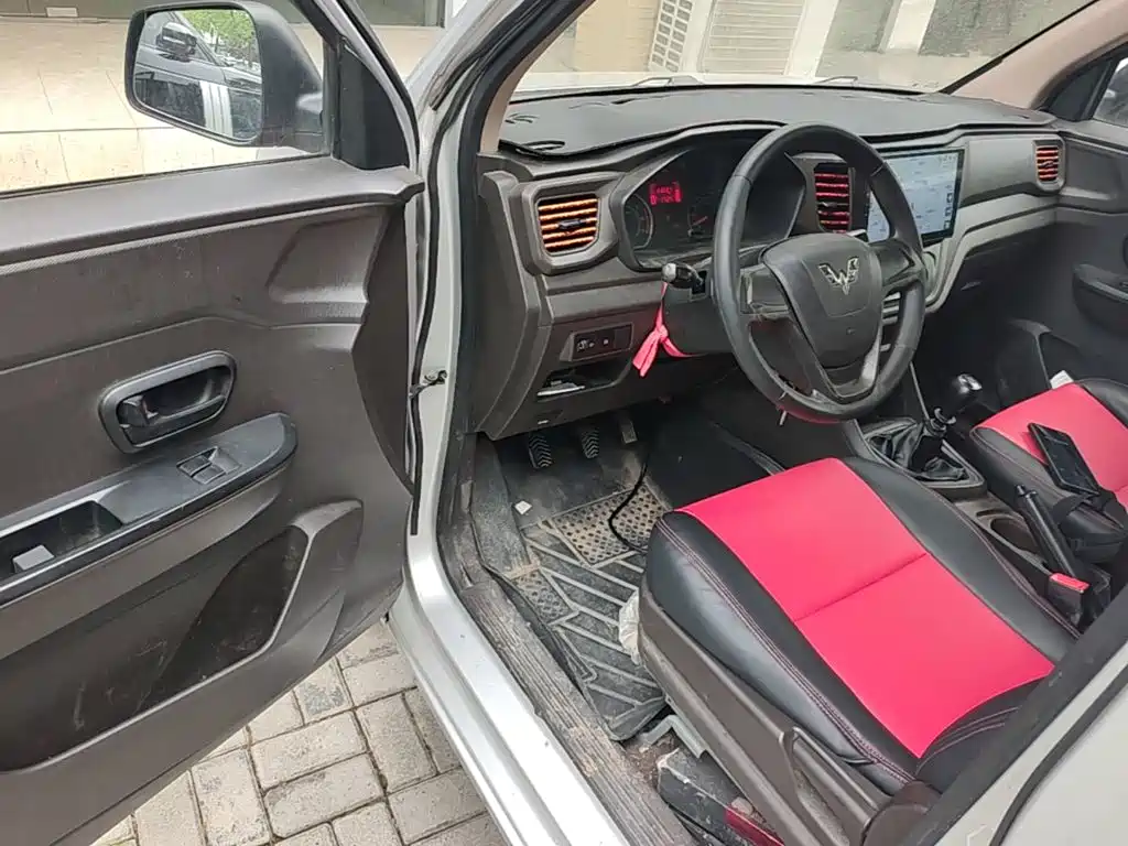 Wuling Hongguang V 2020 — фото 16