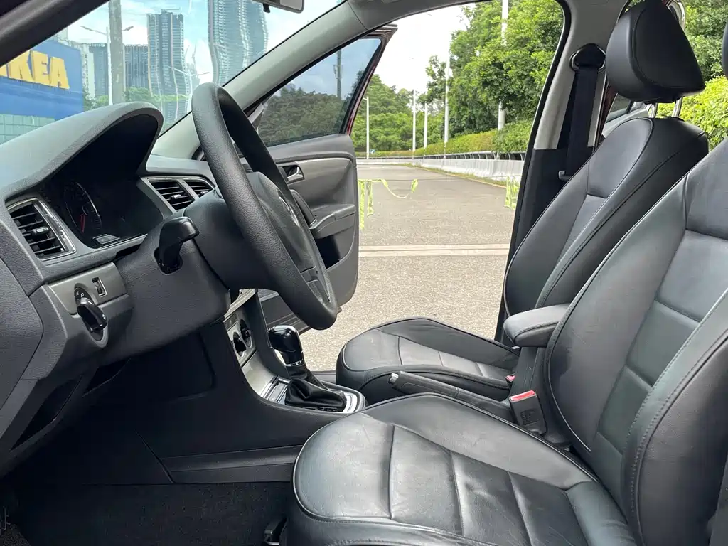 Volkswagen Lavida 2013