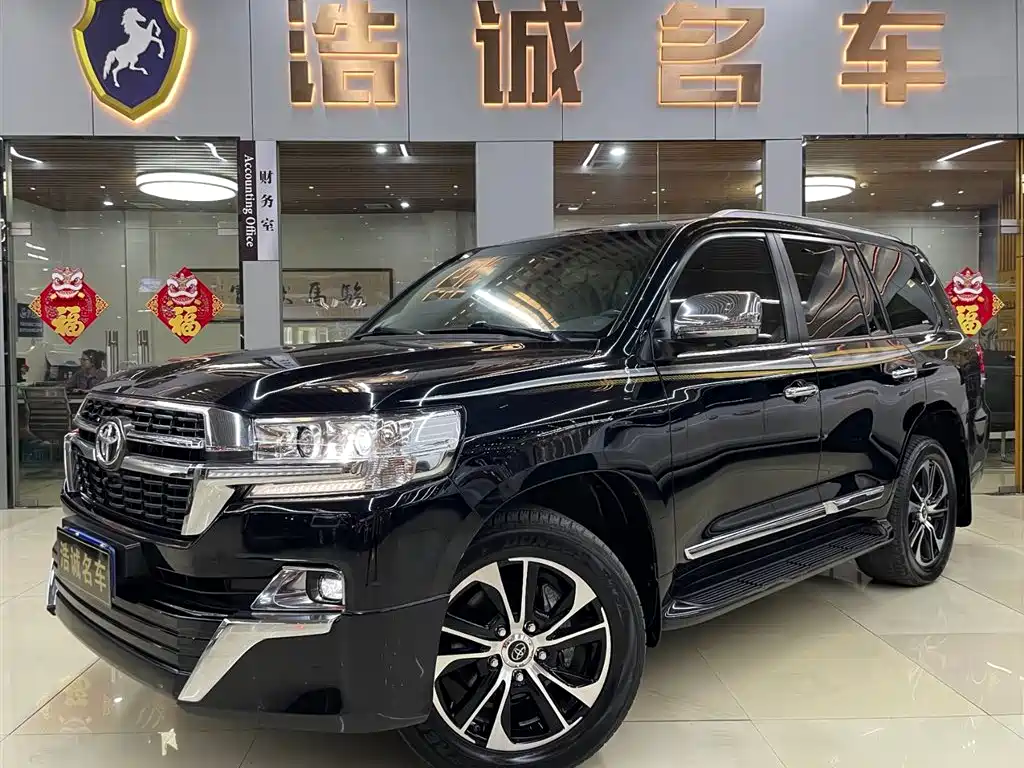 Toyota Land Cruiser 2022 — фото 1