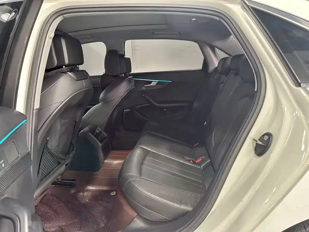 Audi A4L 2021