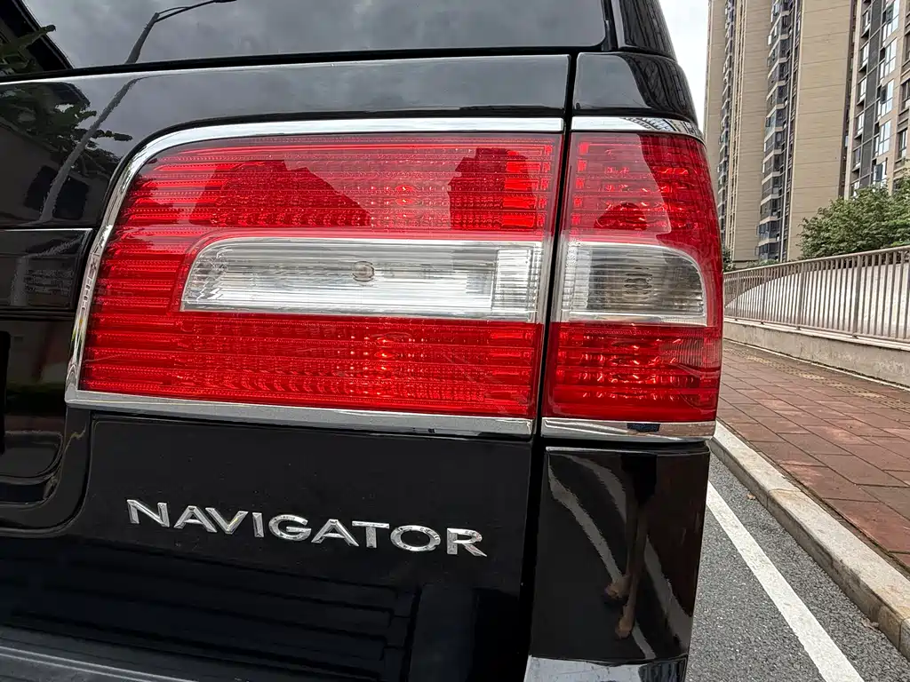 Lincoln Navigator 2010 — фото 9