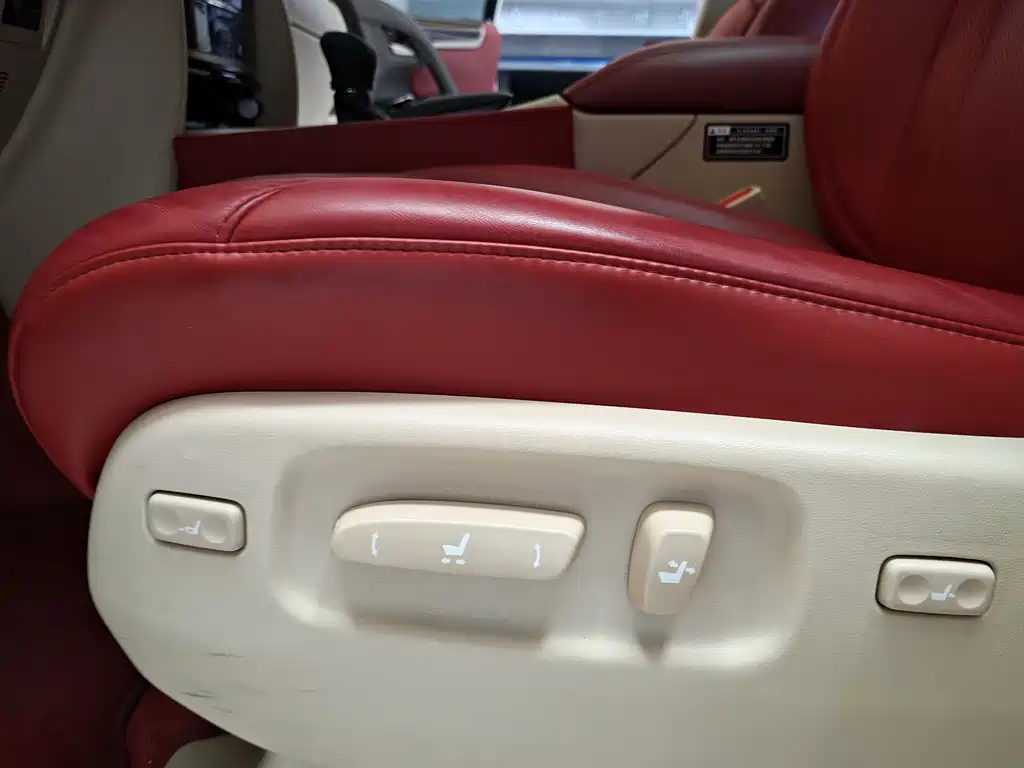 Lexus LX 2018 — фото 16