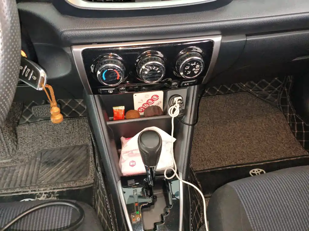 Toyota Yaris L 2018 — фото 10