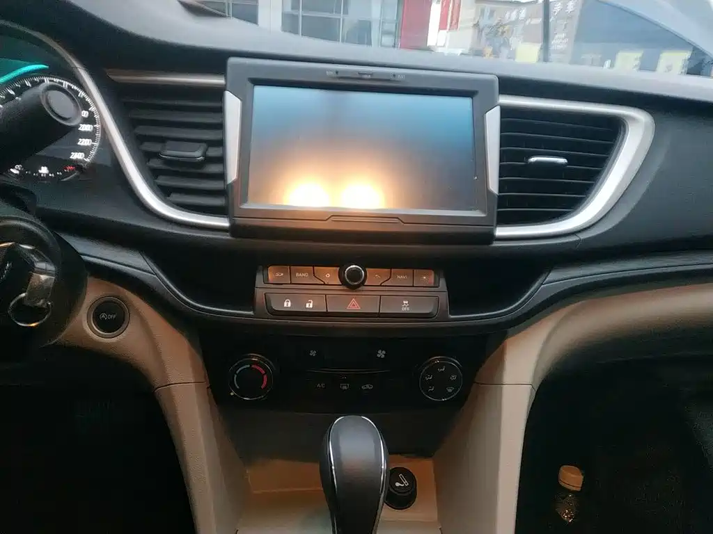 Buick Excelle 2015 — фото 10
