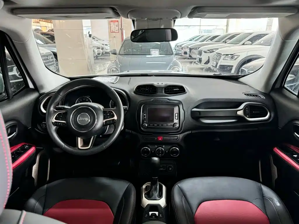 Jeep Renegade 2017 — фото 16