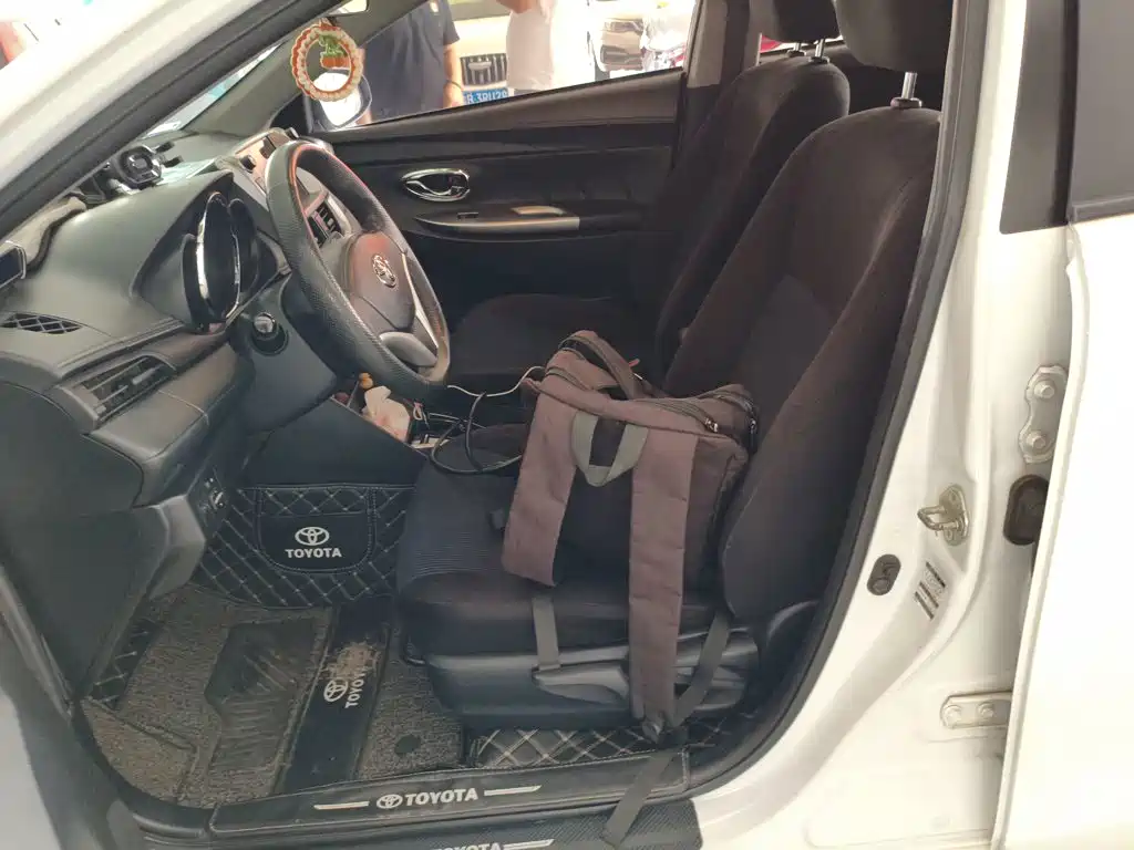 Toyota Yaris L 2018 — фото 11