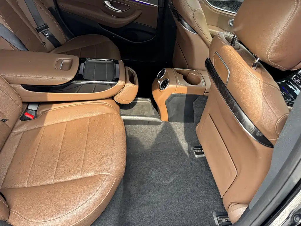 Mercedes-Benz E-Class 2017 — фото 17