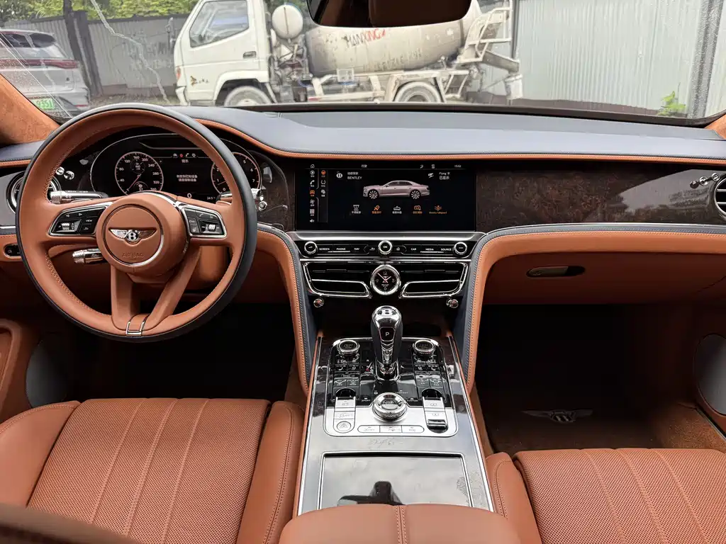 Bentley Flying Spur 2021 — фото 19