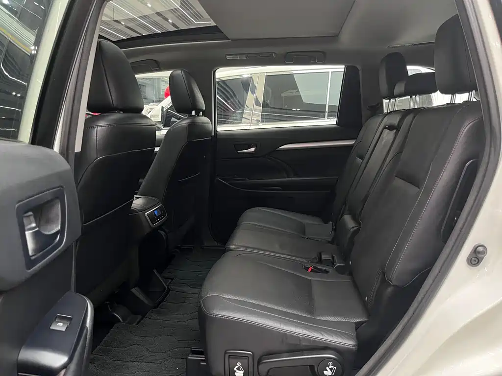 Toyota Highlander 2017 — фото 14