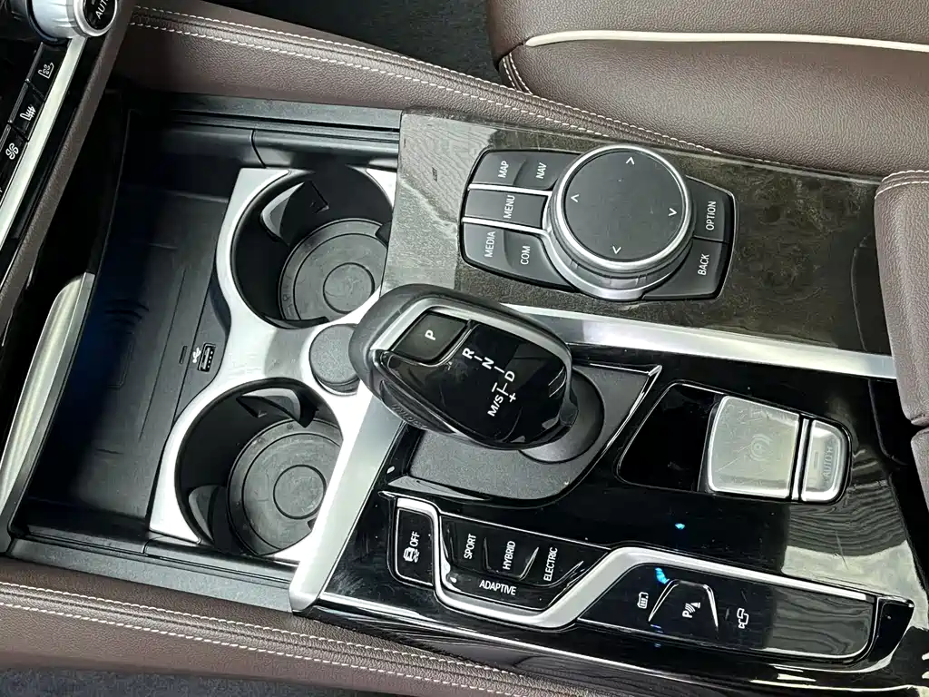 BMW 5 Series New Energy 2021 — фото 18