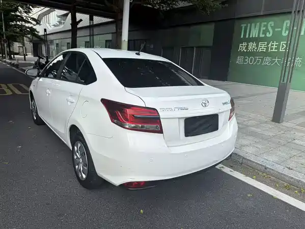 Toyota Yaris L 2021