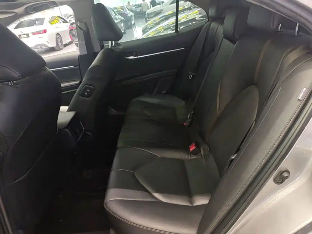 Toyota Camry 2023 — фото 17