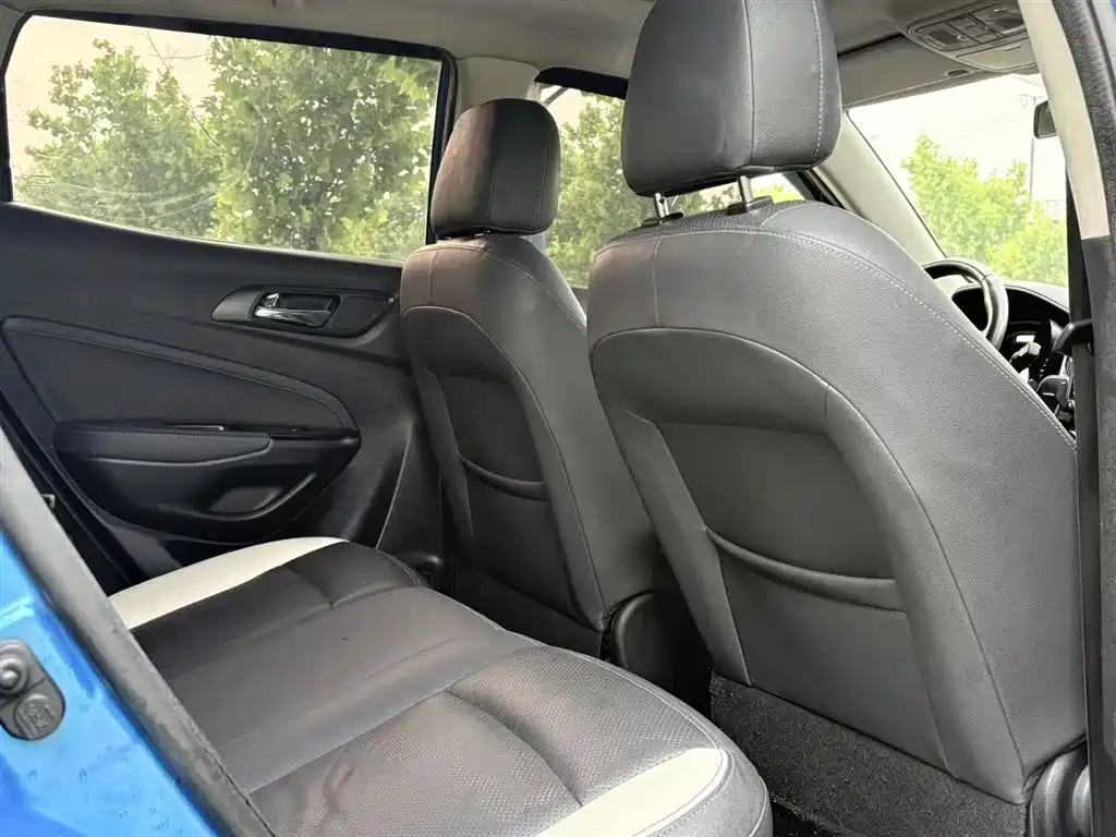 Changan CS15EV 2018 — фото 4
