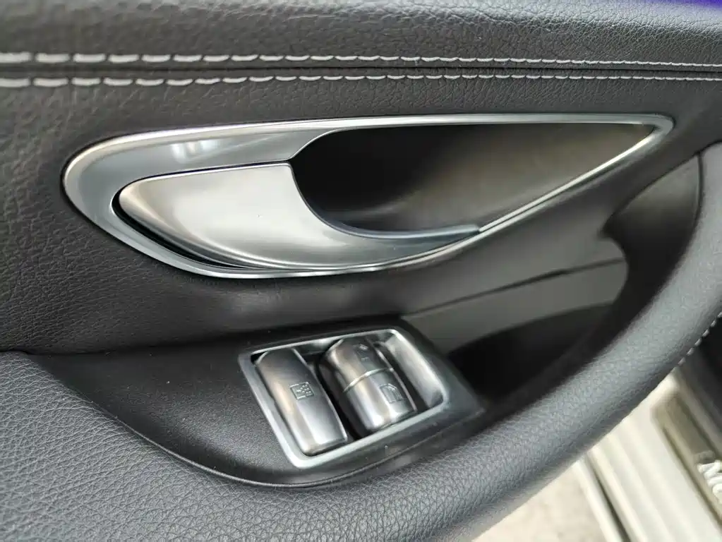 Mercedes-Benz E-Class 2019 — фото 15