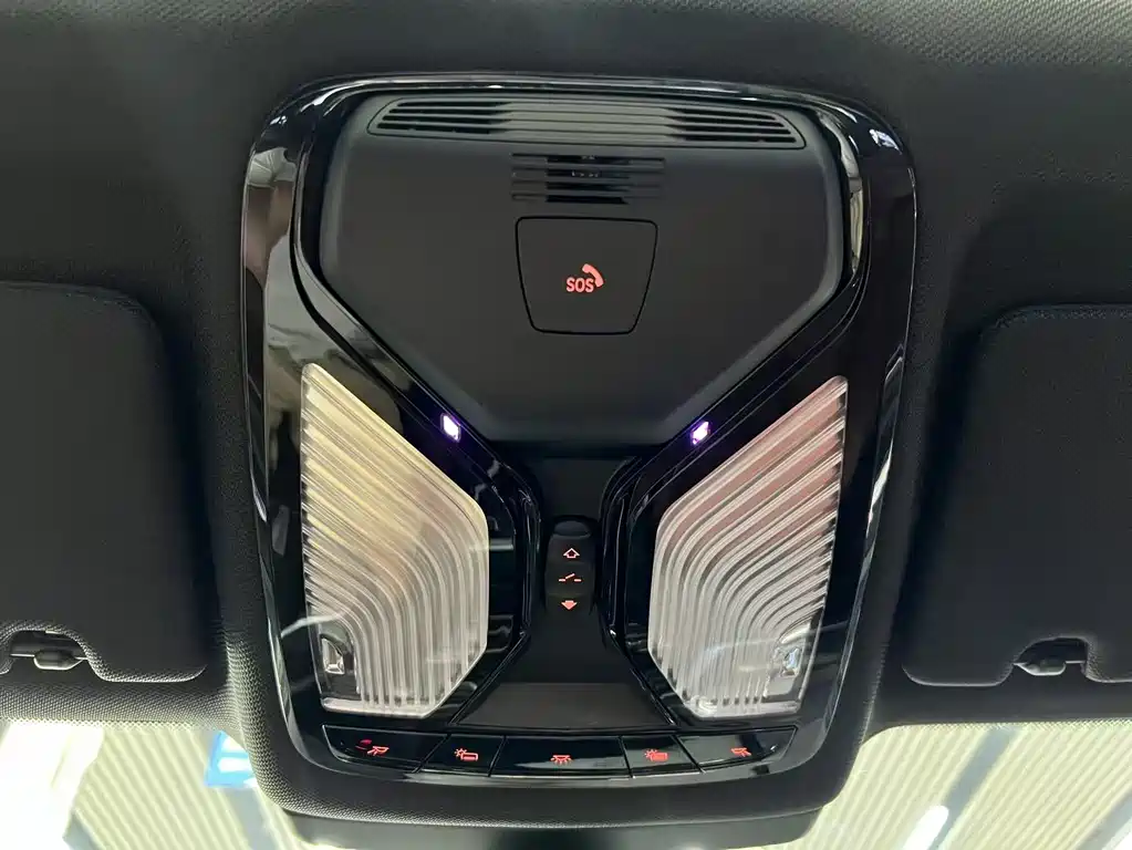 BMW 5 Series 2019 — фото 10
