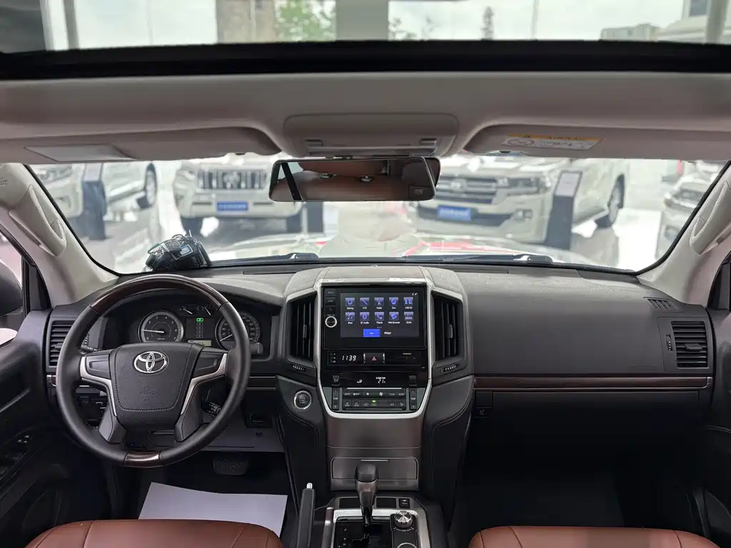 Toyota Land Cruiser 2018 — фото 10